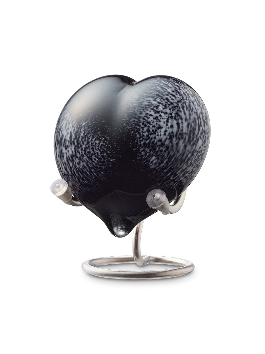 Urn in de vorm van een hart in de kleur zwart