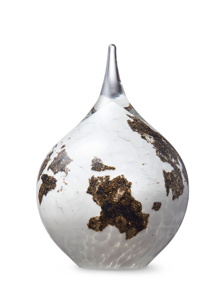 Urn van kristalglas in de kleur bruin wit