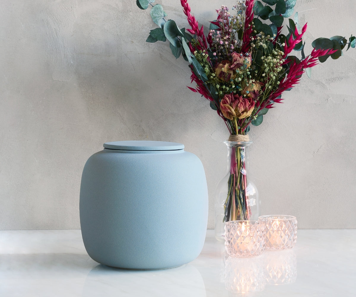 Biologische urn in de kleur blauw