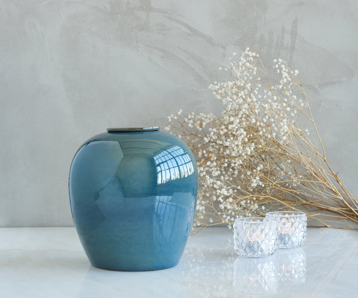 urn van keramiek in de kleur groen blauw