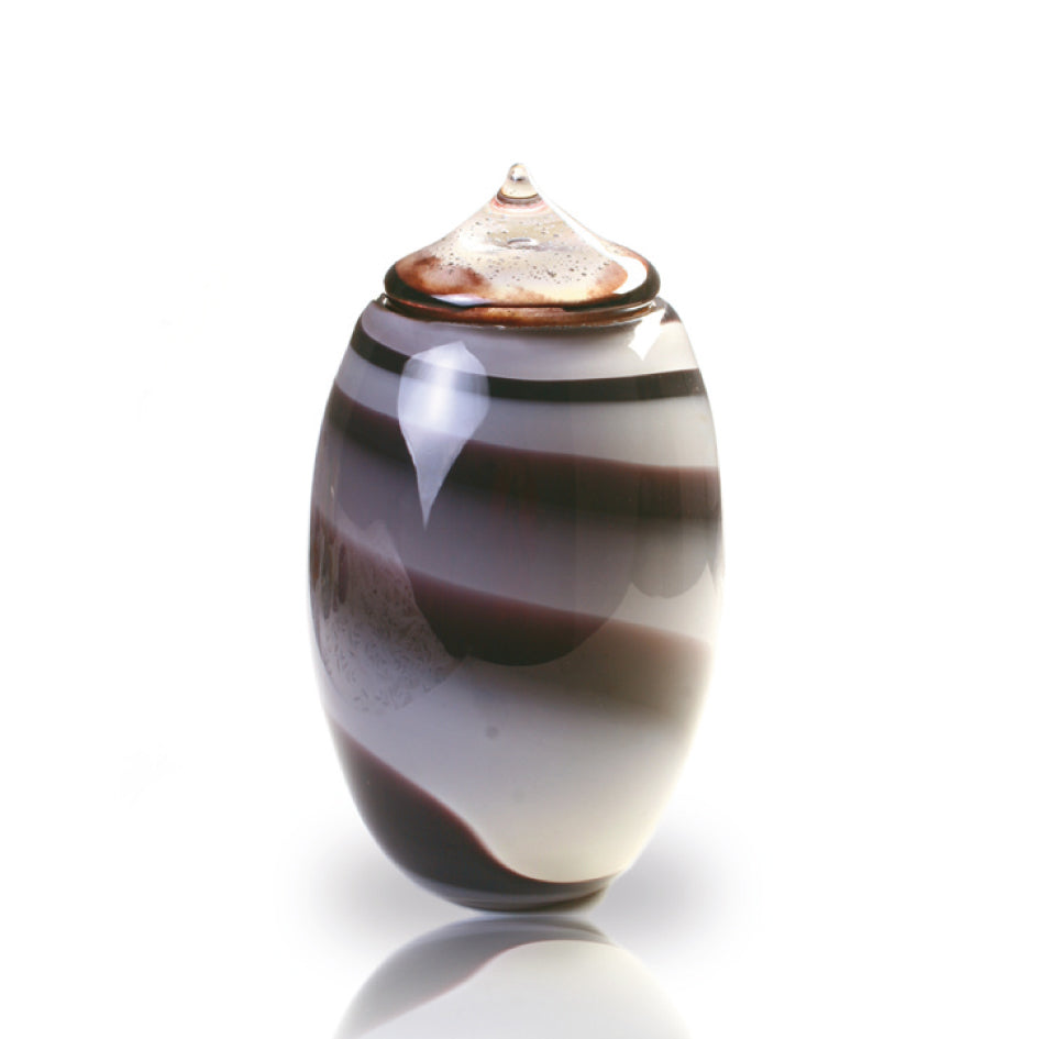 glazen urn in de kleur bruin wit
