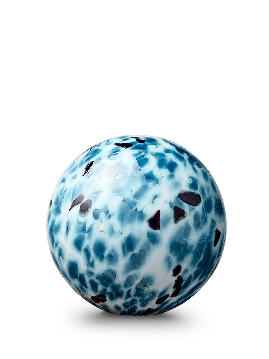 Urn in de vorm van een bal in de kleur blauw wit