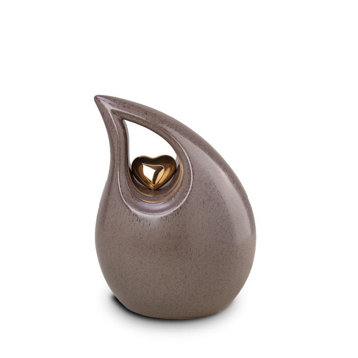 Urn van kermamiek met hartje