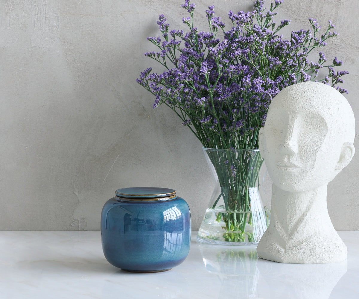 urn van keramiek in de kleur groen blauw