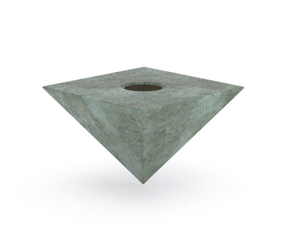 bronzen pryamide urn in de kleur groen